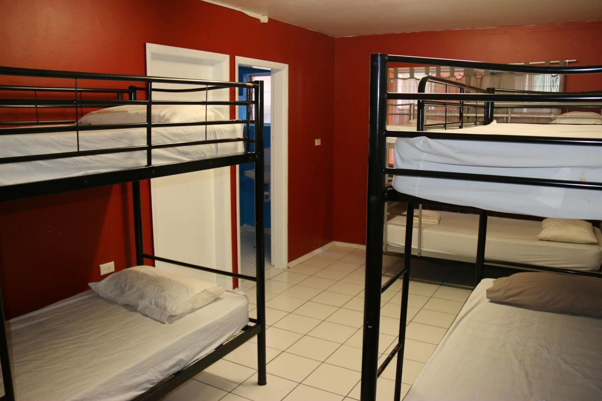 Cairns Waterfront Backpackers Hostel Екстериор снимка